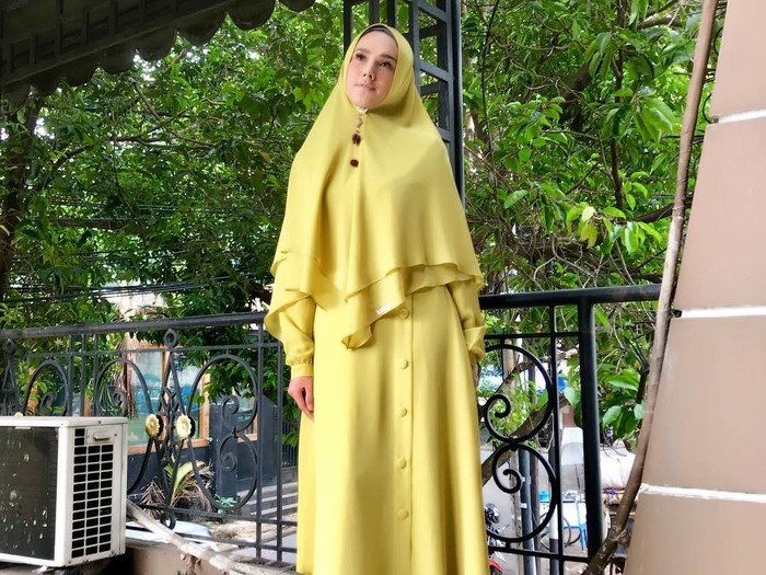 Gaya syari Mulan Jameela. Foto: Instagram Mulan Jameela Gaya syari Mulan Jameela. Foto: Instagram Mulan Jameela