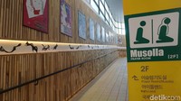 Musala ini berada di lantai 2 Picture Book Library. Tidak terlalu jauh dari gerbang masuk Pulau Nami (Afif Farhan/detikTravel)