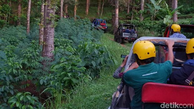 Fun offroad di obyek wisata Tampomas, Banjarnegara.