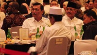 Menteri Koordinator Kemaritiman Luhut Binsar Pandjaitan dan Ketua MA Hatta Ali juga hadir dalam buka puasa bersama tersebut.