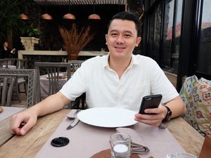 Gaya Aspri Prabowo Saat Ngopi Hingga Ragam Tumisan Enak untuk Sahur