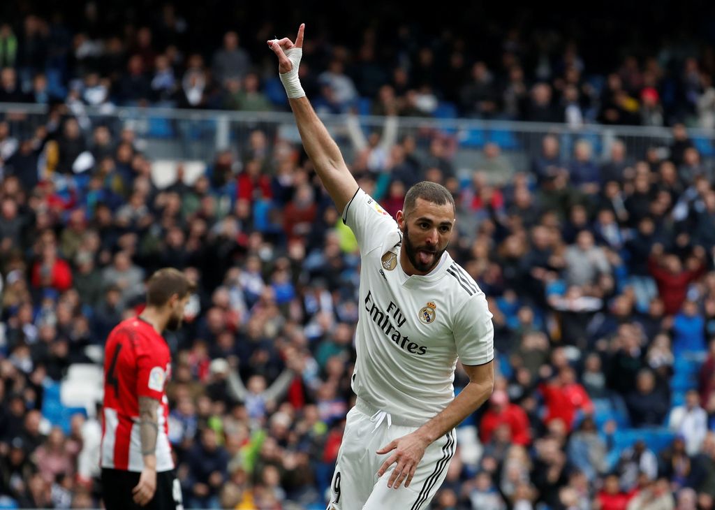 Soccer Football - La Liga Santander - Real Madrid v Athletic Bilbao - Santiago Bernabeu, Madrid, Spain - April 21, 2019  Real Madrid's Karim Benzema celebrates scoring their second goal   REUTERS/Susana Vera