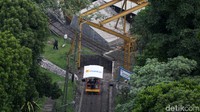 Pasalnya untuk menuju Power House PLTA Lamajan harus turun menggunakan lori yang diikat dengan tali baja.