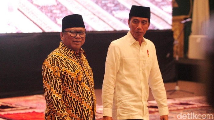 Presiden Joko Widodo (Jokowi) berbuka puasa di kediaman Ketua DPD Oesman Sapta Odang (OSO), Jalan Karang Asem, Kuningan, Jakarta Selatan, Rabu (15/5/2019).