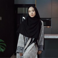 Setelah pensiun dari Wushu dan menjadi muallaf, kini Lindswell Kwok mantap berhijab syari. Penampilannya kerap menuai perhatian. Banyak netizen yang mengagumi keanggunannya. Foto: Ari Saputra