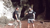 Tantangan tidak terhenti di situ saja. Selama perjalanan menyuduri hutan, keduanya bertemu dengan ulat piton dan musang hutan (dok MTMA) 