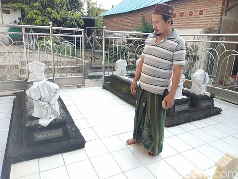Makam Pendiri Masjid Al Abror/