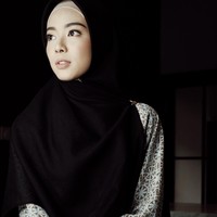 Hijab yang ia sukai adalah khimar instan dan hijab segi empat voile. Ia memilih hijab yang praktis dipakai, tidak gerah, dan mudah dipakai salat. Foto: Ari Saputra