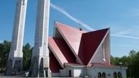 Masjid Lala Tulpan berada di kawasan Ufa, Boshkortostan, Rusia. Masjid yang diketahui dibangun pada tahun 1990 itu memiliki bentuk yang unik dengan dua menara kembar yang menjulang tinggi. Istimewa/Dok. Wikipedia/Andytev.