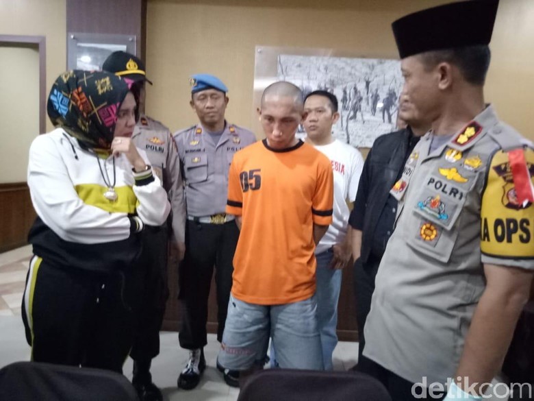 Cabuli 20 Gadis, Dukun di Garut Ini Incar Korban Lewat Medsos Cabuli 20 Gadis, Dukun di Garut Ini Incar Korban Lewat Medsos