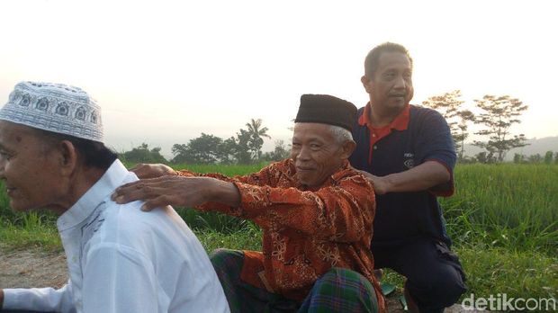 Kegiatan para santri di Pesantren lansia di Dusun Gedong, Banyubiru, Kabupaten Semarang.