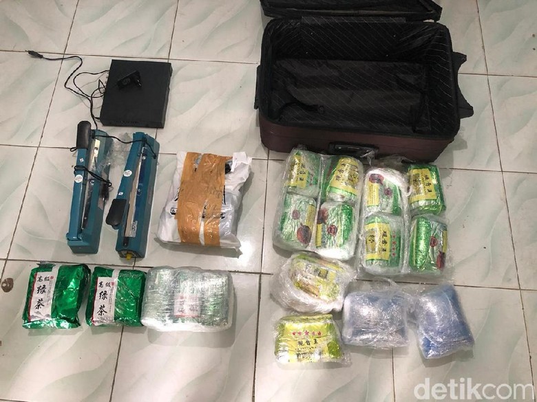BNN Tangkap Bandar Narkoba di Aceh Tamiang, 17 Kg Sabu Disita BNN Tangkap Bandar Narkoba di Aceh Tamiang, 17 Kg Sabu Disita