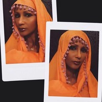 Kepada Vogue Arabia, Iman juga bercerita bagaimana dia harus berkompromi ketika menjalani karier sebagai model, sementara dirinya beragama Islam. Menggabungkan pekerjan dengan agamaku adalah salah satu hal tersulit. Sangat rumit ketika kita difoto dengan provokatif, meskipun foto itu sebuah seni, katanya. Iman mengatakan lagi, dia bahkan sampai menyembunyikan foto provokatifnya yang disimpannya di rumah saat kedua orangtuanya berkunjung. Aku selalu bilang, semoga Allah mengampuni diriku jika apa yang sudah aku lakukan ini tidak benar, ucapnya. Foto: Instagram