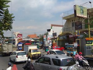 Pasar Babat Lamongan Jadi Titik Rawan Macet Saat Arus Mudik 2025