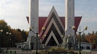 Nama Masjid yang didominasi dengan warna merah dan putih ini memiliki arti bunga tulip yang bermekaran. Istimewa/Dok. Wikipedia/Wadpol.