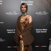 Inilah Iman Abdulmajid, supermodel yang eksis di tahun 70-an. Lahir di Somalia, Iman dan keluarganya pindah ke Kenya karena kondisi politik di tanah kelahirannya yang tidak kondusif. Memiliki ayah seorang diplomat, Iman juga mencicipi masa remajanya dengan tinggal di Mesir dan Saudi Arabia. Foto: Getty Images