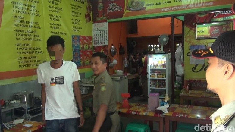 MUI Sukabumi Tegur Warga yang Makan Siang di Warung Saat Ramadhan MUI Sukabumi Tegur Warga yang Makan Siang di Warung Saat Ramadhan