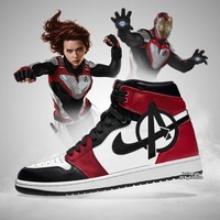 Nah, kalau ini sneakers Air Jordan yang terinspirasi dari kostum Time Travel tim Avengers. Kira-kira, Nike bakal mewujudkan sneakers ini menjadi kenyataan nggak? (Foto: dok. @ck_creative)