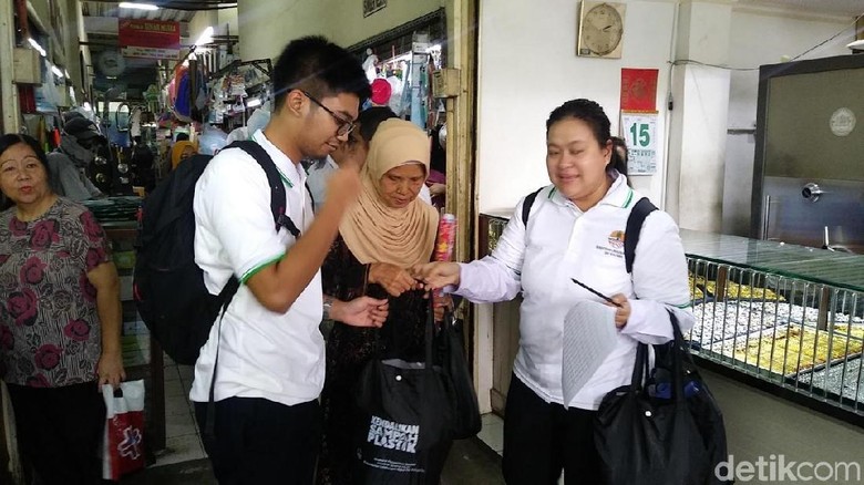 Sidak sampah oleh KLHK di Pasar Benhil Jakarta (Randy/detikcom) Sidak sampah oleh KLHK di Pasar Benhil Jakarta (Randy/detikcom)