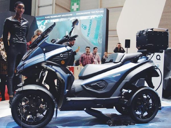 Tampang Motor Listrik 4 Roda Pertama di Dunia