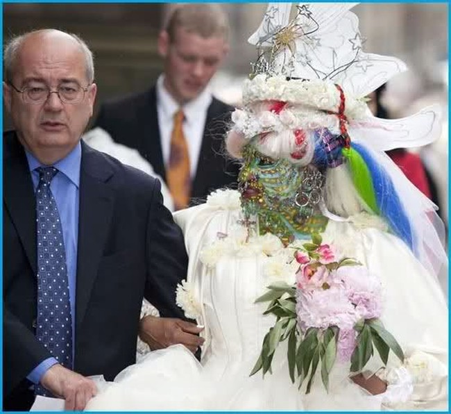 Ia dinikahi oleh pensiunan bernama Douglas Watson pada 2011 setelah menjalin hubungan asmara setelah beberapa tahun. Pasangan ini bertemu pertama kali di sebuah kedai kopi. Foto: Istimewa