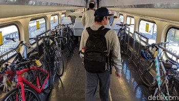 Tempat penyimpanan sepeda di dalam gerbong Caltrain dengan rute San Fransisco - San Jose. Foto: detikINET/Agus Tri Haryanto