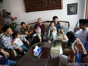 Takziah Anggota KPPS di Surabaya, Sandiaga Tanggapi Wacana Autopsi