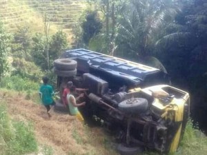 Truk Masuk Jurang di Bima NTB, 1 Orang Tewas