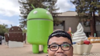 Pakai kamera depan dengan menggunakan bokeh dari Pixel 3a XL. Saat pengguna Pixel pakai mode bokeh, hasil fotonya akan diberi opsi, apakah mau yang bokeh atau yang biasa. Foto: detikINET/Agus Tri Haryanto