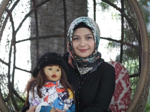 Tekad Ria Enes Hibur Anak-anak Indonesia Seumur Hidup