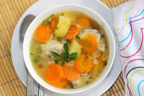 Resep Sayur Sop Ayam yang Gurih dan Tips Membuatnya