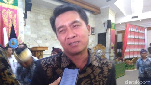 Bupati Klungkung I Nyoman Suwirta