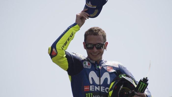 Valentino Rossi mengaku punya boneka kura-kura kecil dari ibunya sebagai benda keberuntungannya di MotoGP. (Foto: Mirco Lazzari gp / Getty Images)