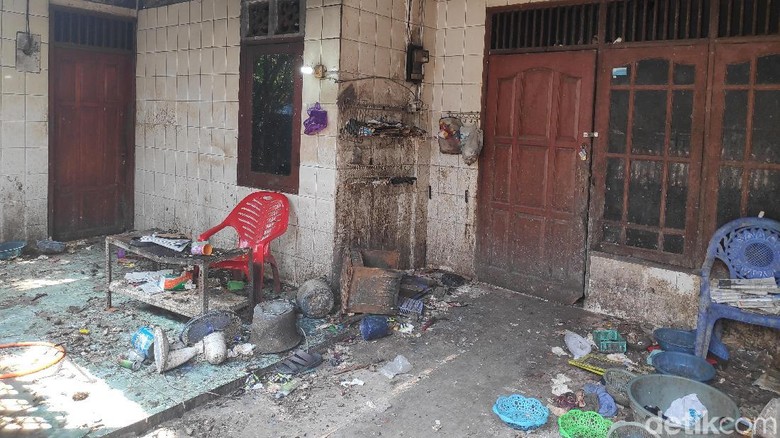 Aladin, Suami yang Biarkan Istrinya Meninggal hingga Busuk Pensiunan PNS Aladin, Suami yang Biarkan Istrinya Meninggal hingga Busuk Pensiunan PNS