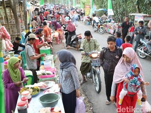 Tradisi, Berburu Kue Cucur Ponorogo di Pasar Tumpah Saat Ramadhan