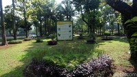 Taman ini berada di Jalan Kebagusan Dalam I, Jagakarsa, Jakarta Selatan.