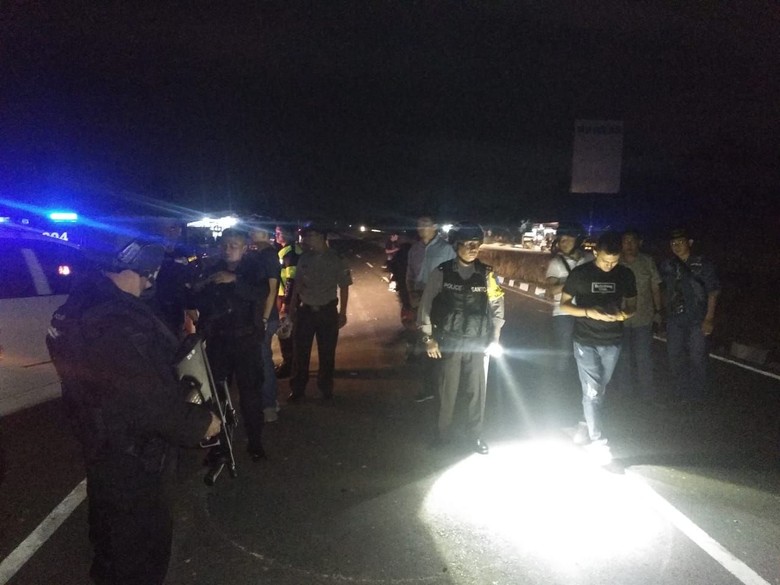 Tawuran di Pekanbaru Gegara Motor Ngebut di Depan Masjid Tawuran di Pekanbaru Gegara Motor Ngebut di Depan Masjid