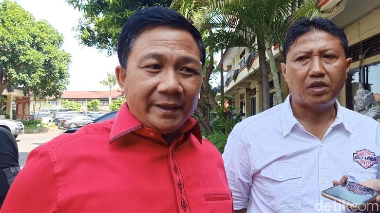 Ketua Fraksi PDIP Bali Cabut Laporan Pemukulan Rekannya di Polisi Ketua Fraksi PDIP Bali Cabut Laporan Pemukulan Rekannya di Polisi