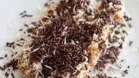 Sate pisang nugget dengan olesan krim keju terasa nikmat. Taburi dengan keju dan meisjes supaya rasanya enak. Foto: Instagram@mueueat