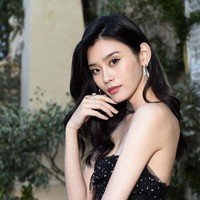 Ming Xi lahir di Shanghai 30 tahun yang lalu. Ia menjadi model setelah menyelesaiknya sekolah fashion dan akting di Donghua University, China. Foto: Getty Images