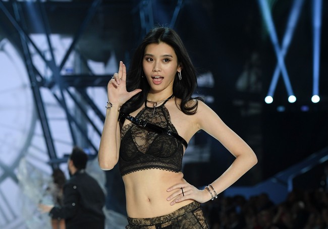 Ming Xi pertamakali mencuri perhatian saat ia mengikuti ajang pencarian bakat di China bernama Lets Go! Oriental Angels yang mirip American Idol pada tahun 2009. Dia masuk dalam 5 besar. Foto: Getty Images