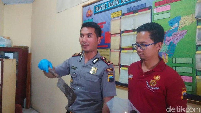 3 Orang Sekeluarga di Jepara Dibacok Tetangganya Sendiri 3 Orang Sekeluarga di Jepara Dibacok Tetangganya Sendiri