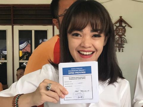 Anggota DPRD Cantik Buka Tempat Manikur Pedikur di Senayan City