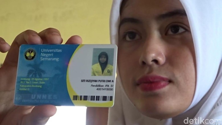Berkenalan dengan Siti, Menjadi Anggota DPRD di Usia 22 Tahun Berkenalan dengan Siti, Menjadi Anggota DPRD di Usia 22 Tahun