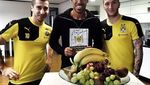 Hobi Makan Buah Jadi Rahasia Bugar Marco Reus, Pesepak Bola Tampan Jerman