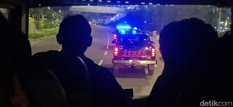 Tim Anti-Bandit Berpatroli di Jalanan Jakarta, Jaga Keamanan Malam Tim Anti-Bandit Berpatroli di Jalanan Jakarta, Jaga Keamanan Malam