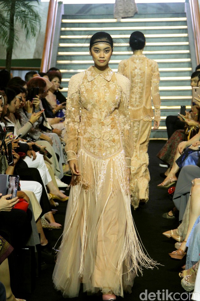 Priyo Oktaviano memamerkan koleksi baju lebaran semi couturenya dengan sentuhan romantis dan feminin dalam acara Ramadhan In Style di Lamoda, Plaza Indonesia, Jakarta, Rabu [15/05/2019]. Foto: Mohammad Abduh/Wolipop