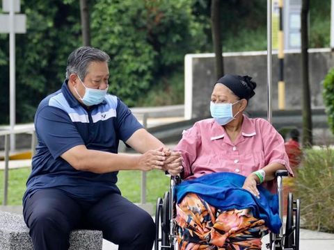 Jansen dan Ferdinand menuding buzzer 02 membully kondisi kesehatan Ani yang tengah dirawat di Singapura karena kanker darah/