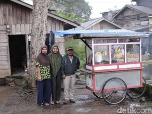 Ini Roza, Anak Penjual Sate yang Kuliah Gratis di UGM