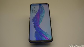 Untuk ukuran layar, baik Realme X dan Realme X Lite ditunjang dengan 6,5 inchi FHD+ (2340×1080) dengan aspect ratio 19,5:9. (Foto: detikINET/Devi Setya Lestari)